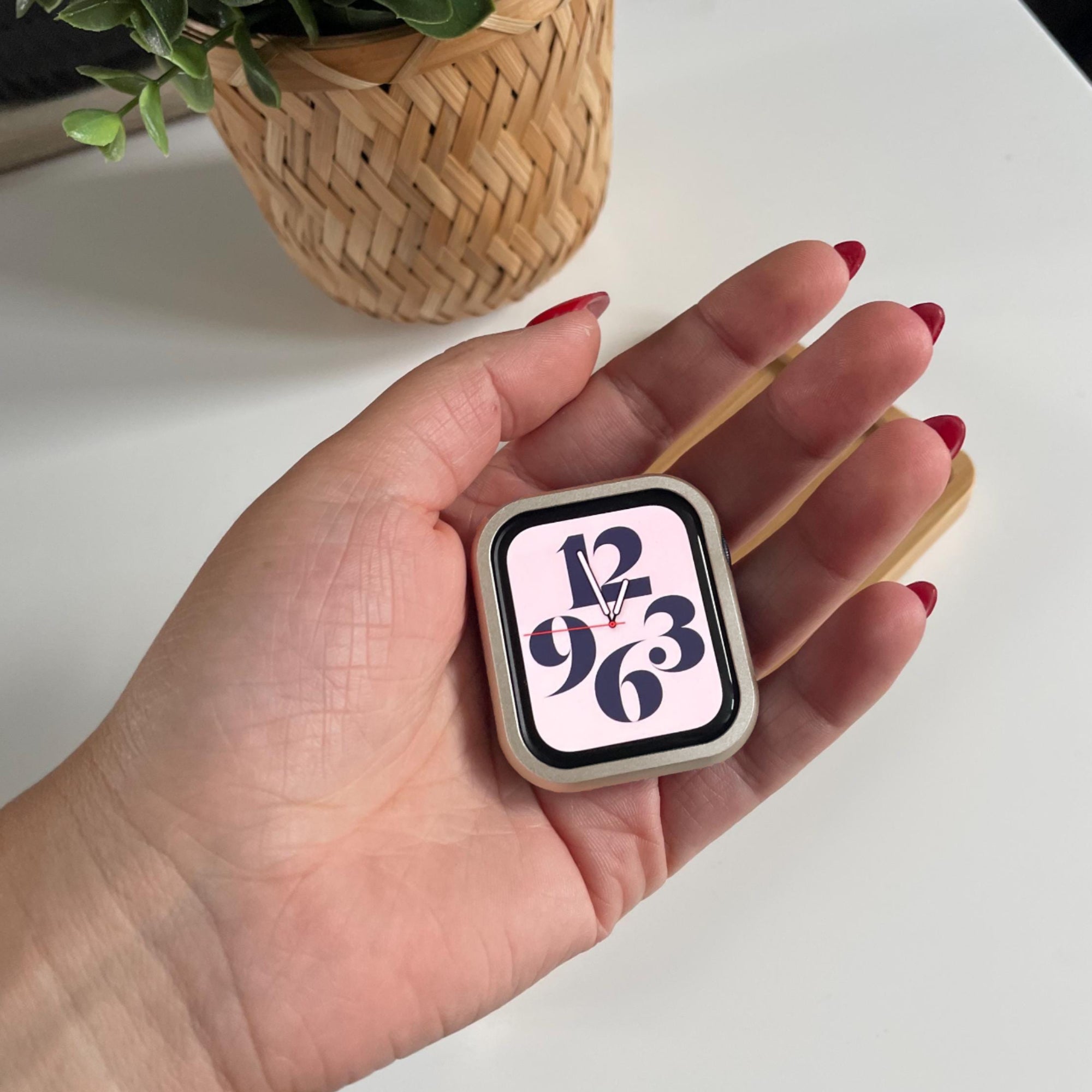 Apple Watch frame - starlight