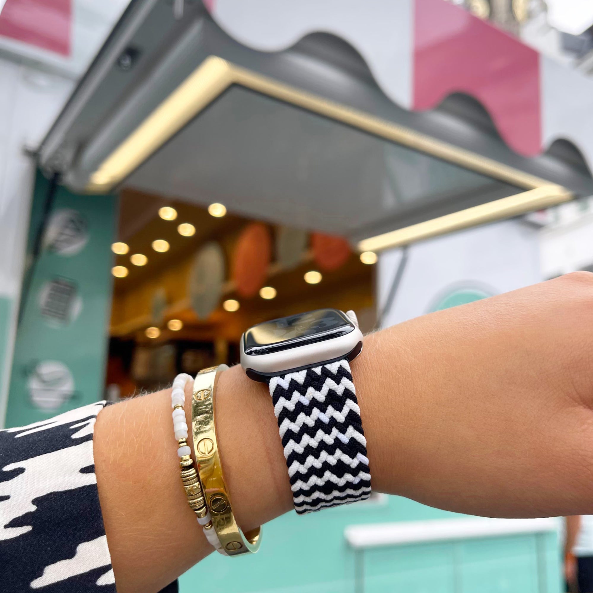 Geflochtene Solo-Schlaufe für die Apple Watch – Schwarz und Weiß