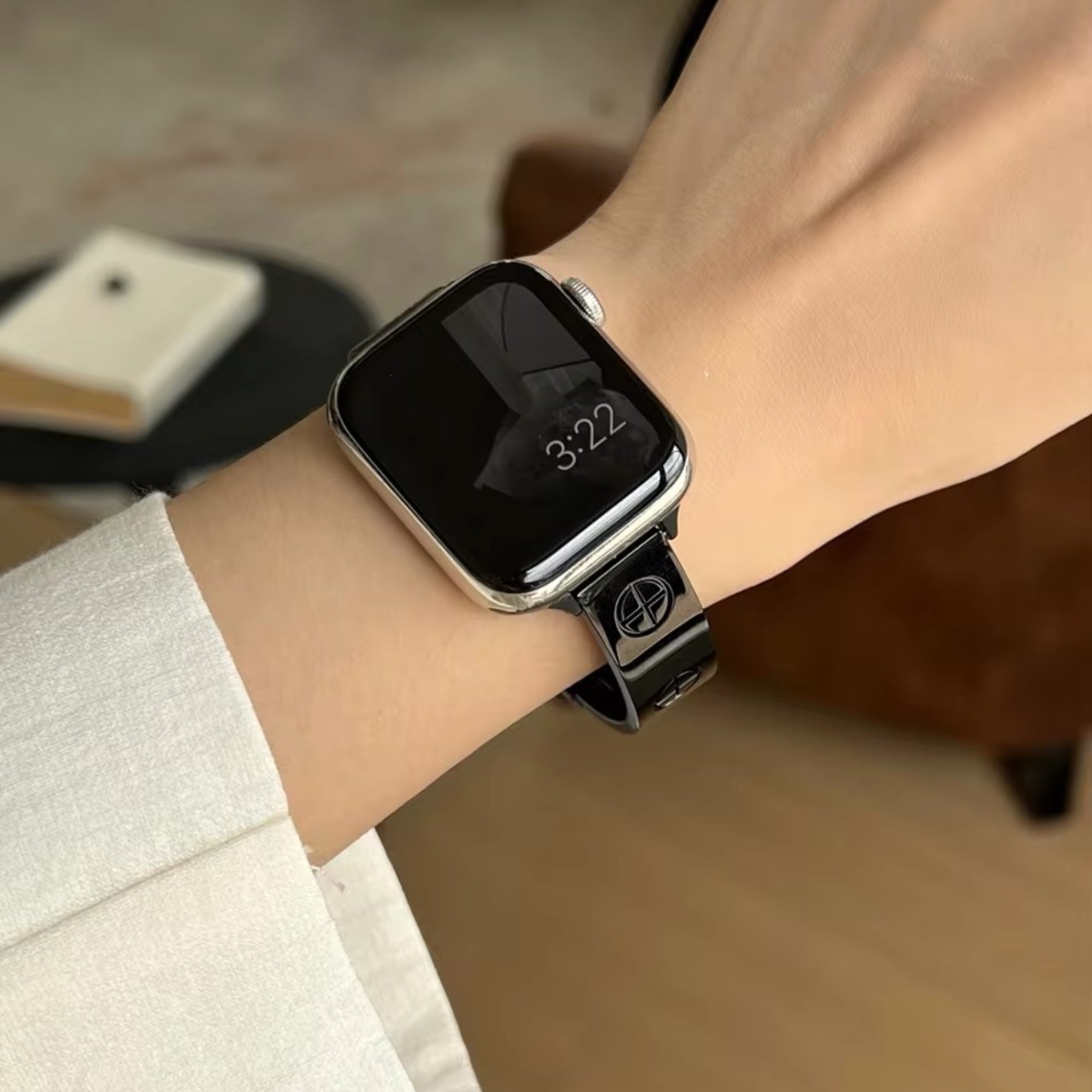 Von der Apple Watch inspiriertes Plus-Armband – Schwarz